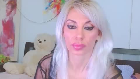 Lara online show from 04/04/26, 07:11