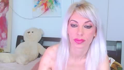 Lara online show from 04/15/26, 01:34