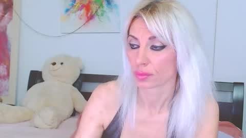 Lara online show from 04/19/26, 05:56