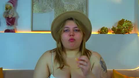 LillianHaig online show from 12/15/25, 06:17