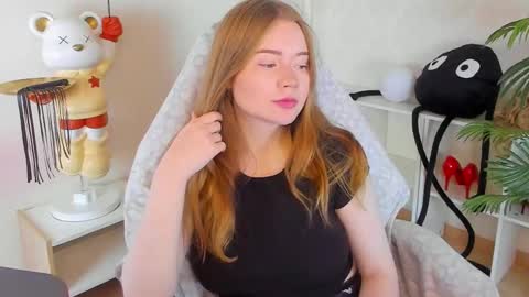 lillie_berry online show from 10/18/25, 04:48