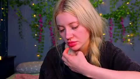lillie_berry online show from 07/18/26, 05:00