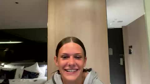 Snapshot of lillilee chatting on 02/21/26, 01:23 lillilee online show from 02/21/26, 01:23