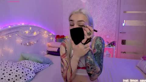 LilliMoore online show from 09/17/25, 01:29