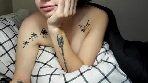 Snapshot of lilly49547 chatting on 12/16/24, 04:16 Lilly online show from 12/16/24, 04:16