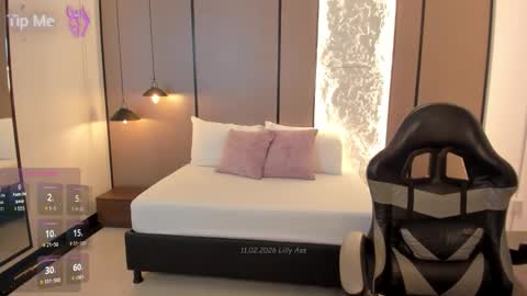 L I L L Y online show from 02/11/26, 12:32