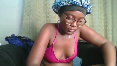 Snapshot of lilly_innocent_ chatting on 04/18/26, 07:07 lilly online show from 04/18/26, 07:07
