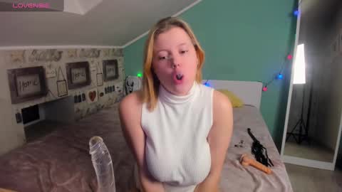 Lilly Depp online show from 12/19/24, 09:28