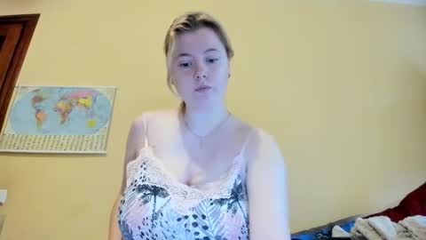 Lilly Depp online show from 10/14/25, 08:15