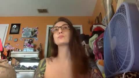 hi guys im back on here 3 online show from 05/18/26, 07:31