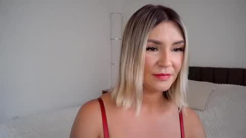 Snapshot of lillylux1993 chatting on 02/15/26, 08:49 Lilly Lux online show from 02/15/26, 08:49