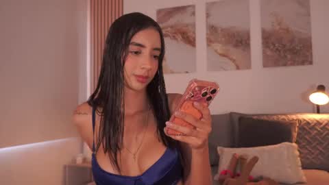 Lilly Thompson  online show from 04/12/26, 07:41