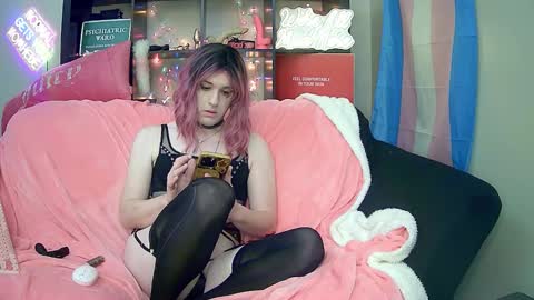 Snapshot of lillyvtrap chatting on 10/29/25, 09:16 lillyVonT online show from 10/29/25, 09:16