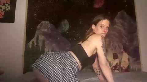 Snapshot of lilsirenluna chatting on 03/01/26, 12:01 Luna online show from 03/01/26, 12:01