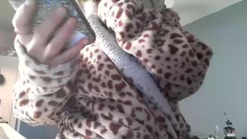 Snapshot of lilsirenluna chatting on 03/03/26, 04:46 Luna online show from 03/03/26, 04:46