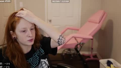 Snapshot of lilst0rm chatting on 02/26/25, 01:52 lil or red online show from 02/26/25, 01:52