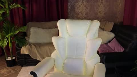 Lilu online show from 10/11/25, 05:55