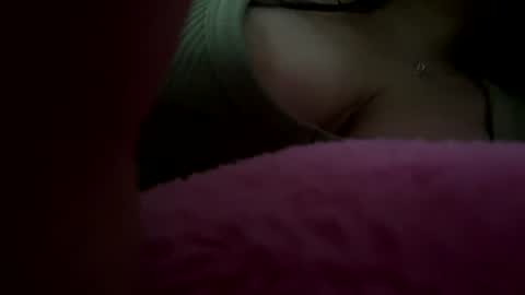 Snapshot of liluu_lovee chatting on 07/12/26, 07:05 liluu_lovee online show from 07/12/26, 07:05