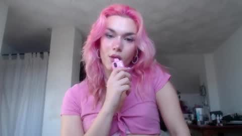 Snapshot of lilvenice7 chatting on 02/28/26, 04:19 lilvenice7 online show from 02/28/26, 04:19