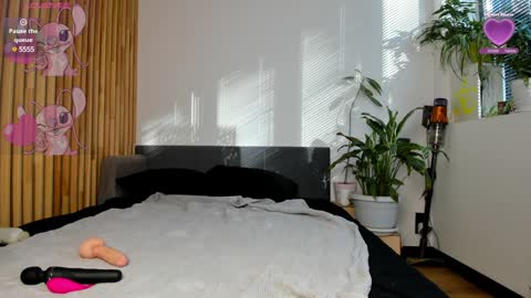 LILY online show from 01/10/25, 08:18