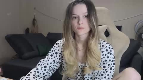 lily_and_jake online show from 12/01/25, 02:49