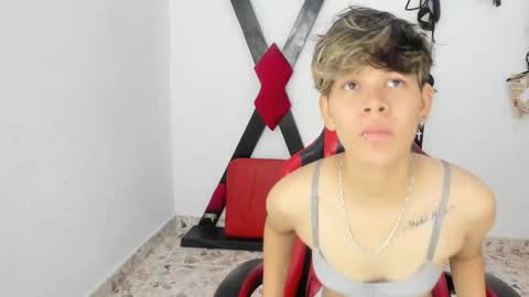 Lily and Lina online show from 11/25/25, 12:16