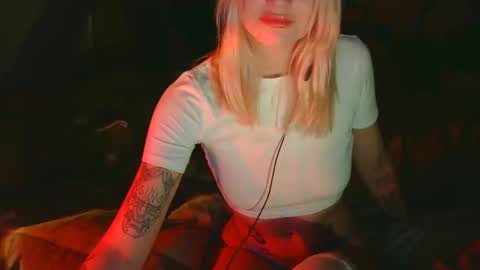 lily_angel777 online show from 01/14/26, 08:25