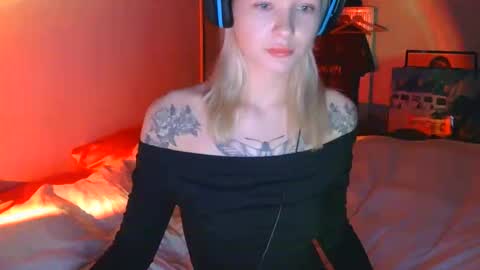 lily_angel777 online show from 01/18/26, 07:06