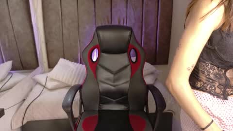 Lily online show from 11/10/25, 03:38