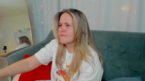 Lily online show from 04/01/26, 01:41