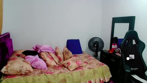 Snapshot of lily_benet1 chatting on 02/26/25, 05:31 LILYB online show from 02/26/25, 05:31