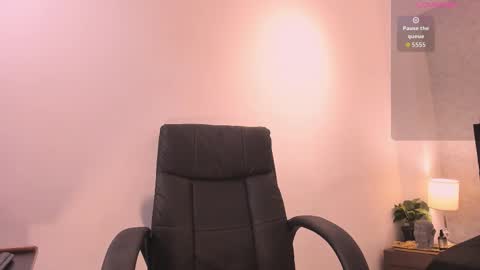 lily_cash1 online show from 09/17/25, 07:04