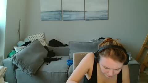 Lily dollyx online show from 11/18/25, 10:20