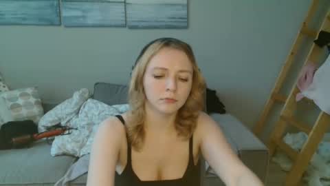 Lily dollyx online show from 11/20/25, 10:15