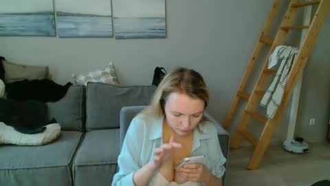 Lily dollyx online show from 11/28/25, 11:02