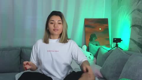 Lily online show from 01/19/25, 05:05