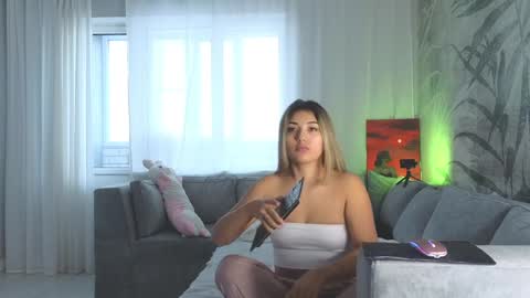 Lily online show from 02/07/25, 07:40