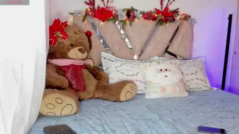lily_hiill online show from 12/19/25, 09:11
