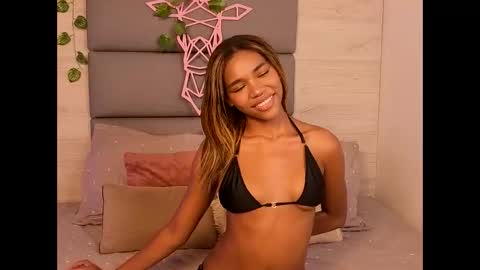 Lily Miiller online show from 11/02/25, 08:22