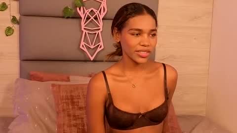 Lily Miiller online show from 11/04/25, 09:14