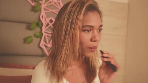 Lily Miiller online show from 12/18/25, 08:37