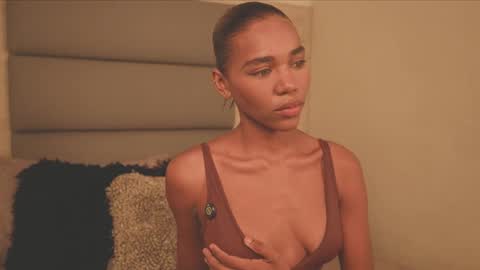 Lily Miiller online show from 02/15/26, 10:06