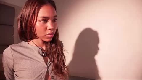 Lily Miiller online show from 06/07/26, 08:12