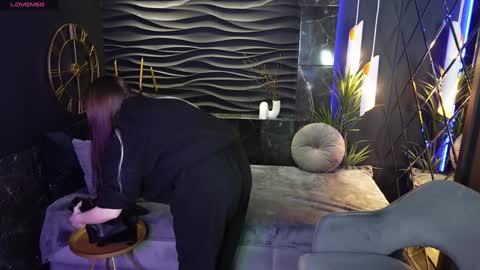 Lily online show from 02/01/25, 06:54