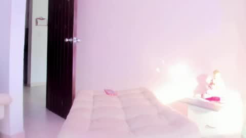 lily_rose0 online show from 04/11/26, 09:41