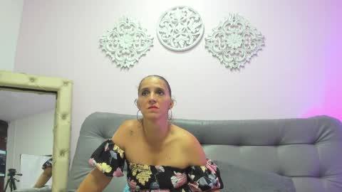 lily_rose0 online show from 05/01/26, 09:30