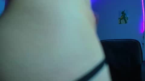 lily_stone04 online show from 12/18/25, 05:57