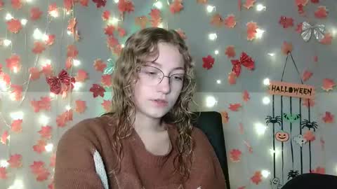small lily online show from 10/08/25, 11:08