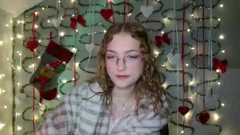 small lily online show from 12/15/25, 06:12