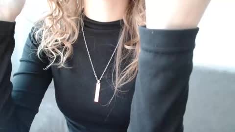 small lily online show from 04/20/26, 04:21